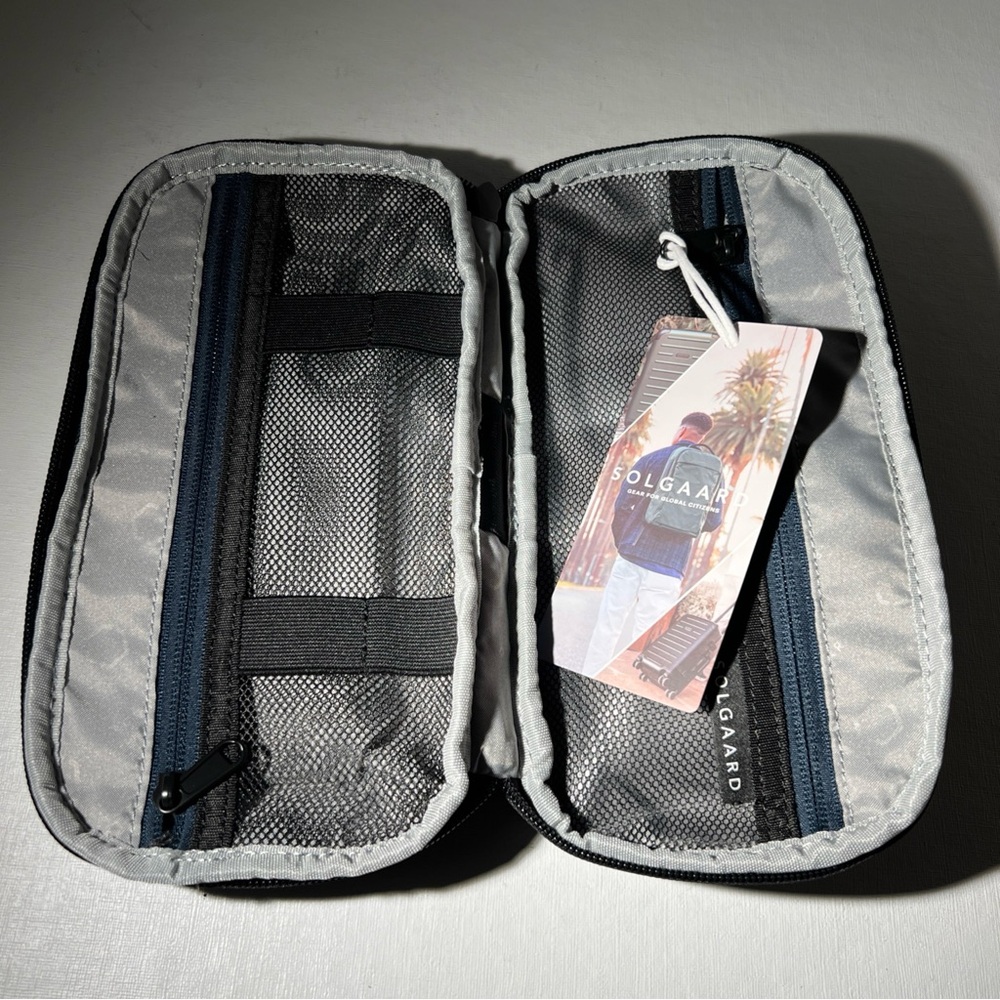 Solgaard Lifekit Travel Organizer Luggage Gear Black Zip Pockets Shore-Tex NEW